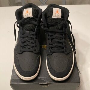 Used Mens Nike Air Jordan 1 Mid, size 12